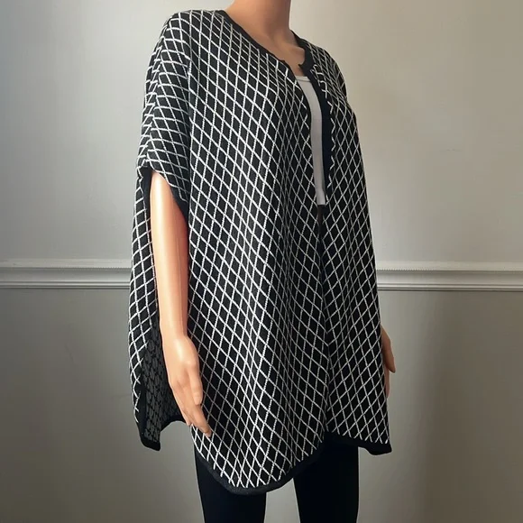 Chicos Black White Patterned Poncho Cardigan - Picture 9 of 15